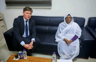 لقاء بين النائب العام في السودان وممثل بريطاني