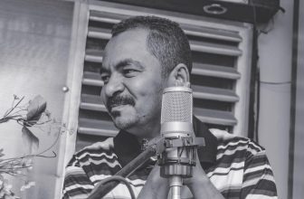 الموت يغيّب الإعلامي السوداني محمد محمود