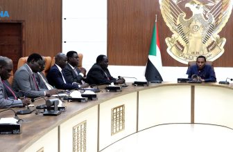 بعد اجتماع مع وفد دولة جنوب السودان..رئيس الوزراء السوداني يوجّه بخطوة