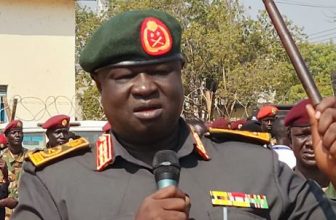 رئيس أركان جيش جنوب السودان يتوعد بهزيمة قوات المعارضة