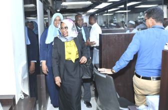 الرئيس التنفيذي لبنك الخرطوم يجري زيارة تفقدية لفرع عطبرة