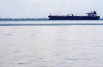 سفينة محمّلة بـ9000 طن من حديد التسليح تغادر إلى السودان