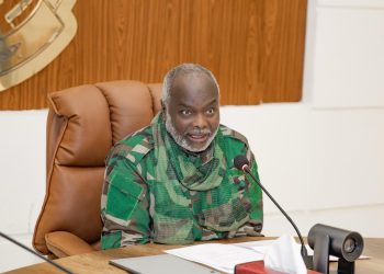 رئيس مجلس السيادة السوداني يجري اتصالاً هاتفيًا مع الرئيس الأوغندي