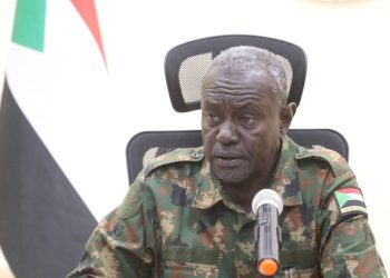 رئيس مجلس السيادة السوداني يجري اتصالاً هاتفيًا مع الرئيس الأوغندي