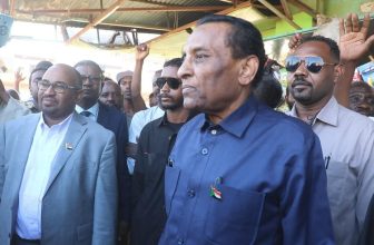 رئيس الوزراء يوجه بالإسراع في إعادة المياه والكهرباء والصرف الصحي لهذه المنطقة