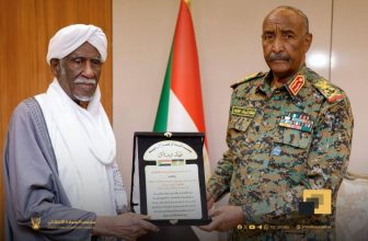 البرهان يتسلّم وثيقة عهد وميثاق من كيان الأنصار