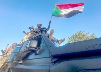 رئيس مجلس السيادة السوداني يجري اتصالاً هاتفيًا مع الرئيس الأوغندي