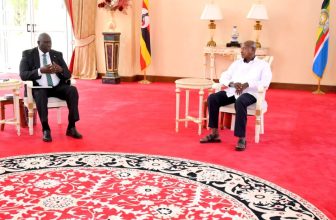 عقار يبحث مع موسيفيني سبل استعادة عضوية السودان في الاتحاد الإفريقي