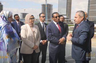 رئيس الوزراء السوداني في العاصمة الإدارية الجديدة بمصر