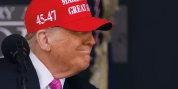 مجلتان أمريكيتان: ترمب يواجه غضبا ملحميا داخل “ماغا”