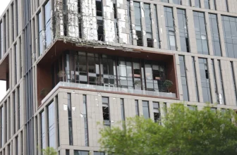 هجوم في دبي يسفر عن ضرر كبير في مبنى الحيّ المالي