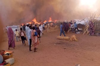 السودان..حريق يلتهم 1500 منزلاً بمعسكر طويلة