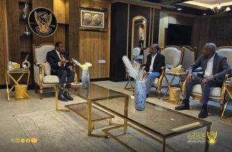 تقرير عن مطار الخرطوم على طاولة رئيس الوزراء