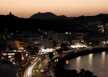 أمريكا تأمر موظفين بمغادرة سلطنة عمان