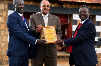 سفير السودان بجوبا يضع رسالة في بريد حكومة جنوب السودان