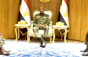 البرهان يلتقي النور قبة في الخرطوم