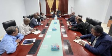وكيل الطاقة يتلقى تقريرًا بشأن الكهرباء