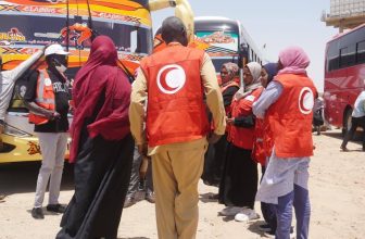 وصول (154) مواطنًا من طرابلس إلى بورتسودان