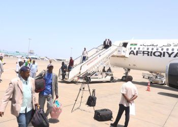 وصول 166 موطنًا  إلى مطار بورتسودان من ليبيا