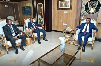 رئيس الوزراء يوجّه بتسهيل إجراءات المسافرين بمطار بورتسودان