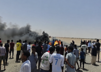 السودان.. إغلاق طريق حيوي بسبب انقطاع الكهرباء