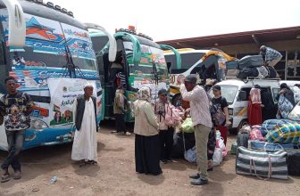 دفعة جديدة من السودانيين العائدين من مصر في الخرطوم