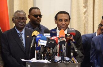 رئيس الوزراء السوداني: القوات المسلّحة تمسك بزمام المبادرة