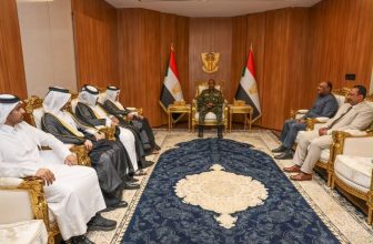 البرهان يلتقي سفير قطر ويبحث تعزيز العلاقات