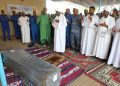 وزير الداخلية وقيادات الشرطة يستقبلون بمطار الخرطوم جثمان مدير الجوازات الراحل