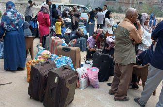 سودانيون يغادرون الإسكندرية على متن 4 حافلات