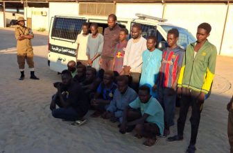 مكافحة الهجرة غير الشرعية في ليبيا ترحّل (15) مهاجرًا سودانيًا