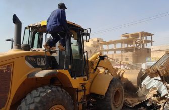 إزالة عشوائيات خطيرة في الخرطوم
