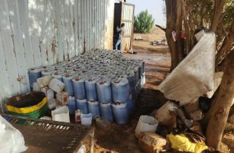ضبط معامل عشوائية لزيوت طعام فاسدة في نهر النيل