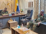 السودان..قائد عسكري مهم يتلقى تقريرًا