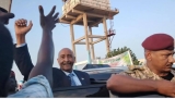 البرهان يعود للبلاد وحشود ضخمة في استقباله..