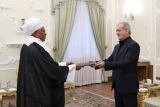 الرئيس الإيراني يستقبل سفير السودان بطهران