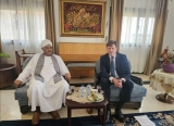 سياسي سوداني يلتقي المبعوث البريطاني للسودان..