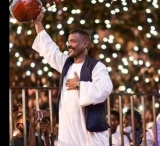 فنان شهير يطلق مبادرة لإغاثة النازحين في الدبة..