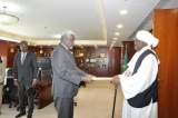 سفير سوداني يضع رسالة مهمة في بريد رئيس مفوضية الاتحاد الإفريقي