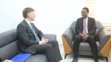 لقاء بين وزير الإعلام  ومبعوث المملكة المتحدة بالسودان