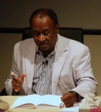 شاعر الحب والثورة في السودان يتوج على عرش القصيدة