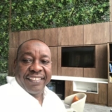 تغريدة مُثيرة  للجدل من صلاح مناع