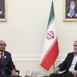 الرئيس الإيراني يلتقي وزير الخارجية السوداني