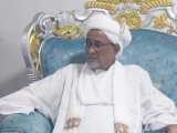 رئيس المؤتمر الوطني المحلول يصل بورتسودان ويخاطب حشدا في المطار